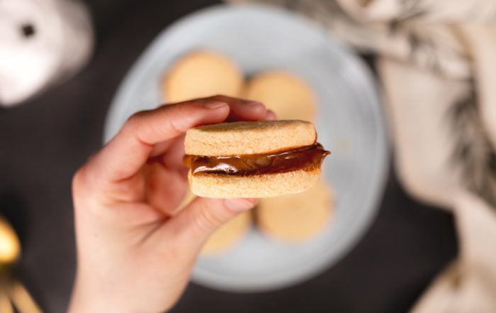 alfajores con dulce de leche y sal milenia