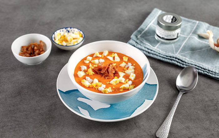 salmorejo con esferificaciones de sal de alta calidad
