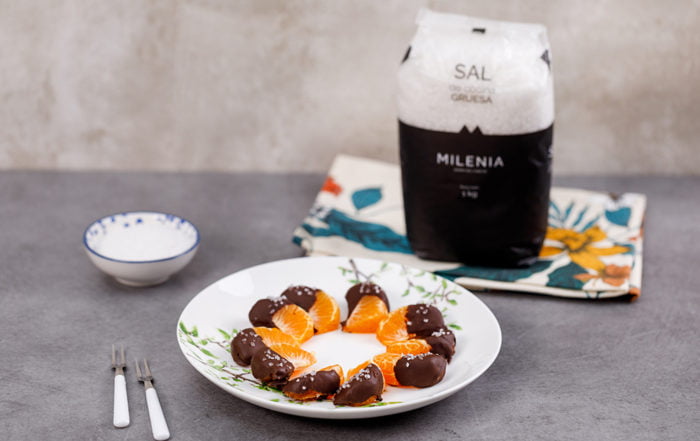 gajos de mandarina con chocolate y sal milenia