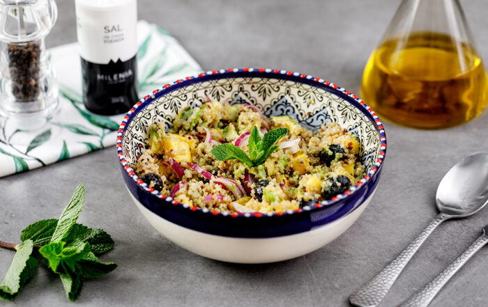 ensalada quinoa con mango y aguacate